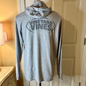 EUC Mens Vineyard Vines Hooded Long Sleeve Tee T Shirt Gray Football Size MEDIUM